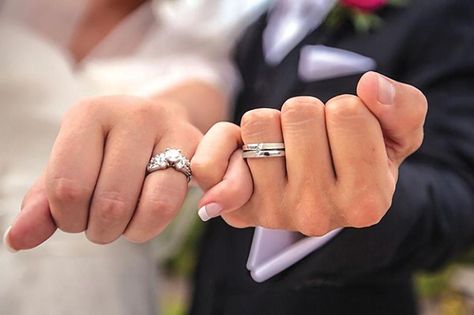 Wedding Superstitions, Matching Promise Rings, Logam Mulia, Promise Rings For Couples, Best Engagement Rings, Silver Wedding Rings, Unique Engagement, Couple Rings, Wedding Groom