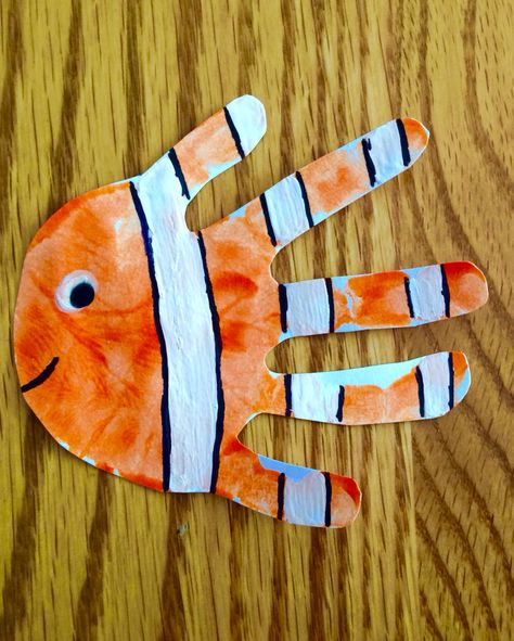 Clown fish hand print Clown Fish Craft, Coral Reef Craft Preschool, Clownfish Craft, Hand Print Fish, Fish Crafts Preschool, Seniors Crafts, Nicu Crafts, Fish Handprint, Infant Crafts