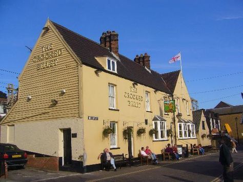 Old Leigh on Sea reviews from Trip Advisor - Day trip to the beach while in London? Essex England, Leigh On Sea, British Pub, Great British, Summer Holiday, Great Britain, Old Town, Day Trip, Trip Advisor