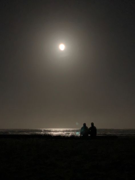 The beach at nighttime>>> Late Night Beach Aesthetic Couples, Couples On The Beach At Night, Nighttime Beach, Ocean At Night, Before The Dawn, Night Sky Photography, Beach At Night, Night Couple, Beach Night