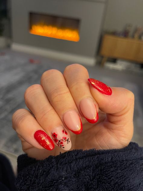 Vietnam Nails, Chinese New Years Nails, Chinese New Year Nails Design Simple, Chinese Wedding Nails, Lunar New Years Nails, Lunar New Year Nails 2024, Lunar New Year Nails Simple, Chinese New Year Nail Art Simple, Chinese New Year Nail