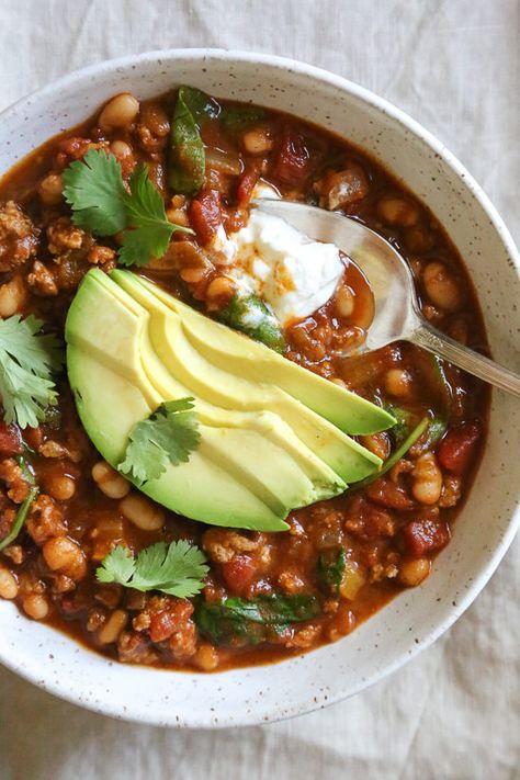 Turkey Pumpkin Chili, Pumpkin Chili Recipe, White Bean Chili, Turkey Pumpkin, Chili Recipe Turkey, Pumpkin Chili, Fall Dishes, Turkey Chili, Skinny Taste Recipes