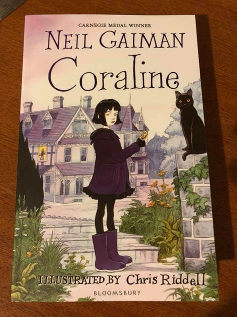 This book is what i want for my collection but never read it yet, love the movie tho. Coraline Book, Books Suggestions, Spooky Books, Aesthetic Reading, Tiny Room, Reading Books Quotes, Recommended Books, The Turning, Recommended Books To Read