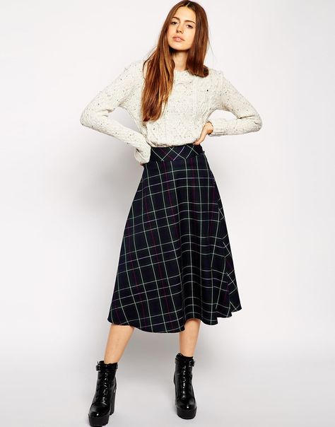 19 Ways to Wear Midi Skirts This Season | Brit + Co Midi Outfits, Casual Chic Outfits, Style Casual Chic, Midi Skirt Outfit, Checkered Skirt, Rock Outfit, Plaid Outfits, Pinterest Diy, Trendy Skirts