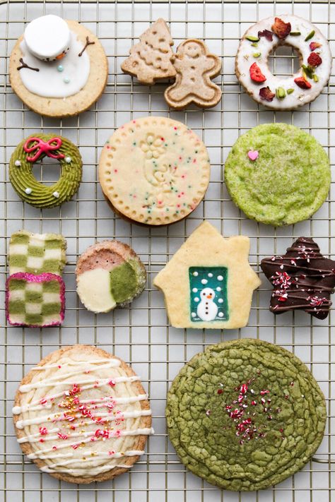 12 Days of Christmas Cookies 2022 (All Recipes) Christmas Cookies Boxes Ideas, Christmas Cookie Box Ideas, Cookie Box Ideas, Christmas Cookie Tin, 12 Days Of Christmas Cookies, Checkerboard Cookies, Christmas Wreath Cookies, Christmas Cookie Boxes, Cookie Contest