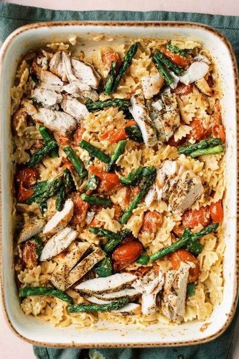 Chicken Feta Pasta, Feta And Tomato Pasta, Pasta Easy Dinner, Feta Cheese Pasta, Pasta With Grilled Chicken, Baked Garlic Chicken, Chicken Feta, Pasta With Chicken, Quick Family Meals