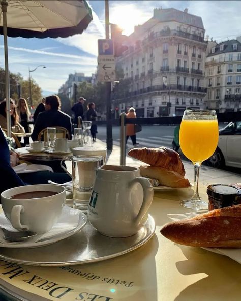 Paris ° France on Instagram: “Congrats to @laurie_bld for this incredible photo📸🥰 . . . . . . . #picoftheday #museumlover #parisisalwaysagoodidea #paris #france…” Deux Magots Paris, Paris Morning, Vision Journal, Morning In Paris, Les Deux Magots, Living Naturally, Paris Breakfast, Paris Vibes, Easy Like Sunday Morning