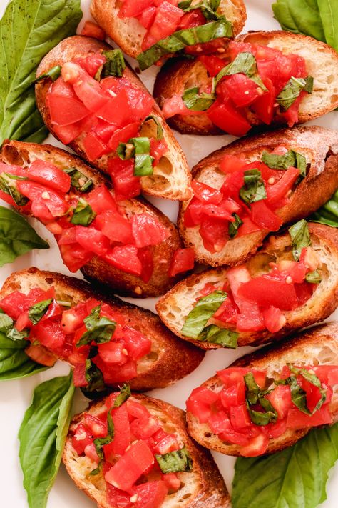 Bruschetta Best Bruschetta Recipe, Italian Bruschetta Recipe, Caprese Bruschetta, Italian Appetizers Easy, Tomato Bruschetta Recipe, Easy Bruschetta Recipe, Homemade Bruschetta, Italian Bruschetta, Italian Appetizer