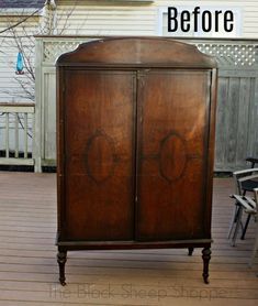 You'll wish you had this in your bedroom! Romantic Vintage Armoire #furniture #vintage #painting #DIY #homedecor #diyhomedecor #homedecorideas Clothing Armoire, Bedroom Romantic, Armoire Makeover, Vintage Armoire, Thrift Store Makeover, Bedroom Armoire, Old Cabinets, Décor Diy, Furniture Makeover Diy