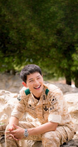 Song Joong Ki in “Descendants of the Sun” wallpapers or lockscreens Eye Smile, Songsong Couple, Descendants Of The Sun, Shinee Onew, Jin Goo, Soo Jin, Song Joong, Song Hye Kyo, Kim Ji Won