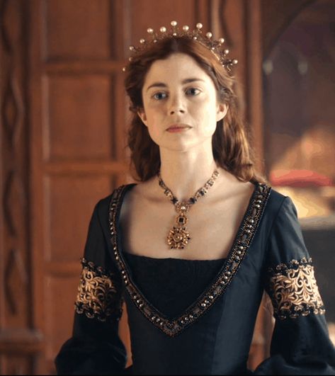 The Spanish Princess Recap: Episode 4 | Frock Flicks Movie Brides, Tudor Clothes, Charlotte Hope, The Spanish Princess, Tudor Fashion, Spanish Princess, Medieval Princess, The White Princess, 18th Century Costume