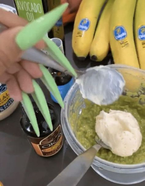 Cardi B Hair Mask Recipe, Avocado Hair Mask Recipe, Homemade Hair Oil, Hair Oil Recipe, Avocado Hair, Avocado Hair Mask, Hair Mask Recipe, Boost Hair Growth, Aloe Gel