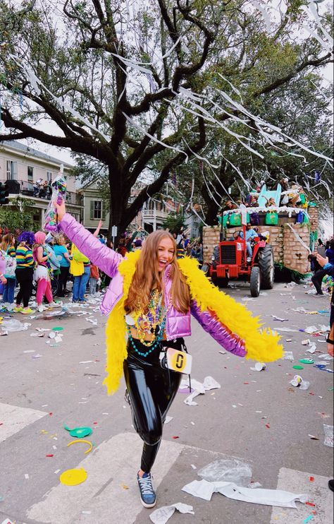 Mardi Gras Photography, Mardi Gras Outfit Inspiration, Mardi Gras Pictures Ideas, Mardi Gras New Orleans Outfits, Mardi Gras Aesthetic, Mardi Gras Parade Outfit, Mardi Gras Pictures, Mardi Gras Photos, Mardi Grad