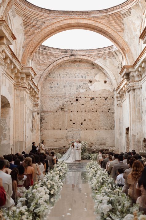 Santa Clara Ruins Wedding, Wedding Altar Decorations Outdoor, Santa Clara Antigua Guatemala Wedding, Old Church Wedding, Guadalajara Wedding, Guatemalan Wedding, Antigua Wedding, Antigua Guatemala Wedding, Spanish Style Weddings