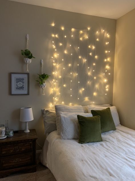 Bedroom Fairy Lights Above Bed, Lights Next To Bed On Wall, Hanging Lights Above Bed, String Lights Over Bed, Room Inspo Fairy Lights, Fairy Lights Above Bed, Bedroom Wall Decor Ideas Above Bed, Lights Above Bed, Bed Against Wall