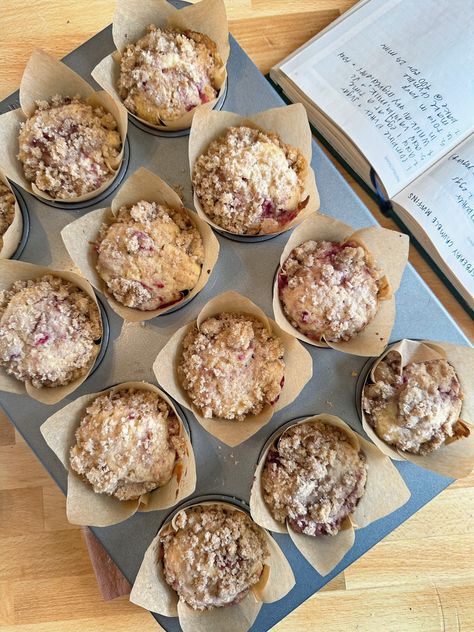 Bakery Style Raspberry Muffins Bakery Style Raspberry Muffins, Cafe Style Muffins, Raspberry Crumble Muffins, Raspberry Muffins With Crumble Topping, Bakery Style Muffin Recipes, Large Muffin Recipes, Raspberry Oatmeal Muffins, Paradise Bakery, Raspberry Muffin Recipes