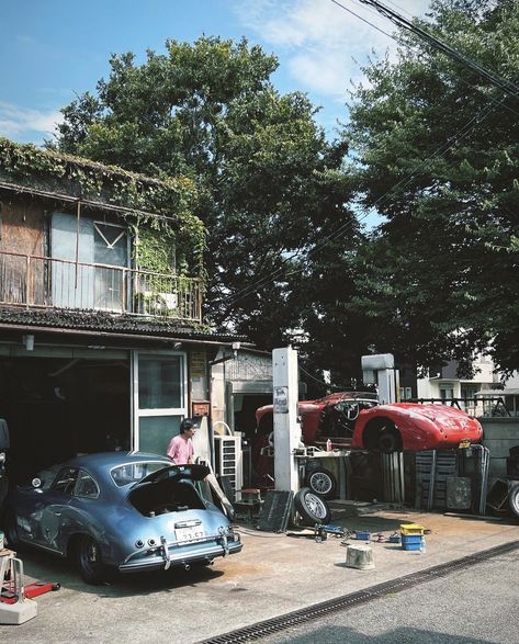 Garage Aesthetic, Mechanics Aesthetic, Vintage Car Garage, Cool Garages, Garage Style, Car Workshop, Old Garage, Garage Interior, Car Museum