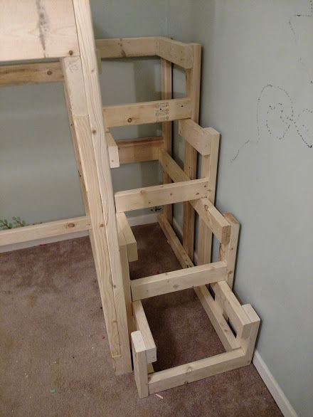 steps for loft bed - it fits! Stairs For Bunk Beds Diy, Tiny Room Bunk Beds, Steps For Loft Bed, Diy Bunk Beds Plans, Loft Bed Stairs, Build A Loft Bed, Loft Bunk, Diy Loft, درج السلم