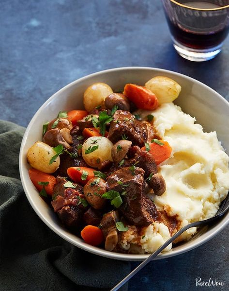 31 Easy March Dinner Ideas to Cook (and Devour) This Month Easy Sunday Dinner, Easy Dinner Party Recipes, Beef Bourguignon Recipe, Dinner Quick, Sunday Dinner Recipes, Cold Weather Food, Family Friendly Dinners, Dinner Party Recipes, Slow Cooker Beef