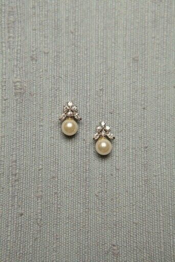 Jewellery Shops, Gold Earrings Models, Mabe Pearl, Simple Diamonds, Pearl And Diamond Earrings, Gold Jewellery Design Necklaces, Jewelry Design Earrings, Gold Earrings Designs, Gold Necklace Designs