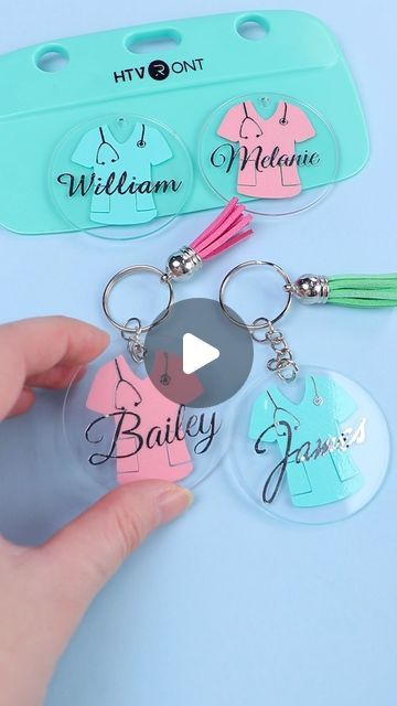 Nurse Project Ideas, Acrylic Crafts To Sell, Cricut Keyring Ideas, Diy Keyring Ideas, Diy Acrylic Keychain Ideas, Acrylic Keychains Diy Cricut, Cricut Keychains Diy Acrylic, Key Chains Diy Handmade, Nurse Keychains