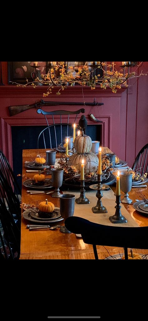 Colonial Thanksgiving Decor, Colonial Table Setting, Colonial Halloween, Colonial Dining Table, Colonial Dining Room, Primitive Dining Room, Primitive Autumn, Oceanfront Homes, Primitive Dining Rooms