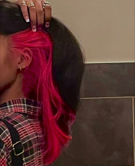 Pink Hair In The Back, Black And Pink Hair Black Women, Peekaboo Hair Color Short Hair, Peekaboo Hair Colors, Hair Stripes, Skunk Stripe, Pink Hair Dye, Peekaboo Hair, Cute Hair Colors