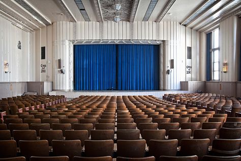 Dismantling the Dream: The Closure of American Public Schools photo - Abandoned America Small Home Theatre, School Auditorium, Conference Room Design, Auditorium Design, School Hall, Daycare Design, Kindergarten Projects, Theatre Interior, Technical Schools