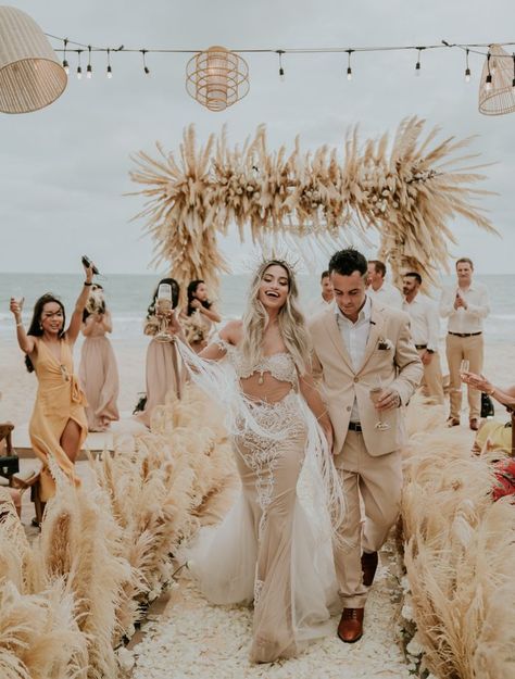 Small Boho Beach Wedding, Beach Wedding Altar, Wedding Cabo, Dream Beach Wedding, Hipster Wedding, Boho Beach Wedding, Walk Down The Aisle, Grass Wedding, Beach Wedding Inspiration