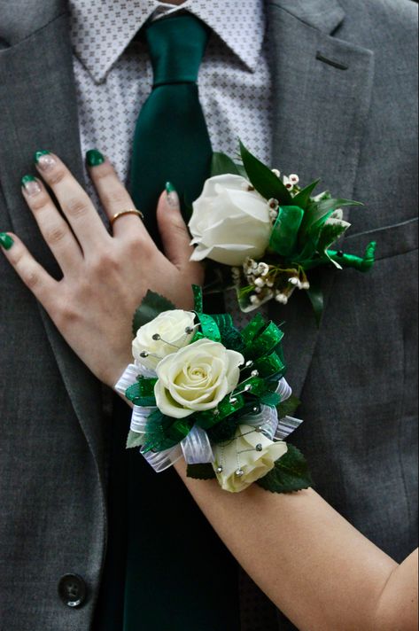 Hunter Green Corsage And Boutonniere, Modern Prom Corsage, Green Corsages For Prom, Hunter Green Corsage, Corsage With Dark Green Dress, Corsage To Match Emerald Green Dress, Emerald Green Boutineer, Bouteniers And Corsages Prom, Hunter Green Corsage Prom