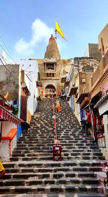 Shree dwarkadhish darshan from dwarka mandir Dwarka Temple Hd Wallpaper, Dwarikadhish Hd Wallpaper, Radha Krishna Temple, Temple India, Krishna Temple, Shiva Songs, Radha Krishna Songs, Temple Photography, Shiva Photos