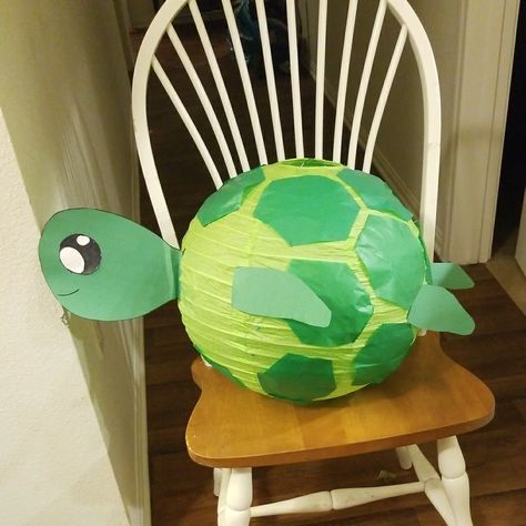 Turtle paper lantern Paper Lantern Fish Diy, Diy Sea Turtle Party Decorations, Paper Lantern Animals, Diy Turtle Decor, Sea Themed Decorations, Paper Lantern Fish, Paper Lantern Ideas, Turtle Party Decorations, Sea Turtle Party