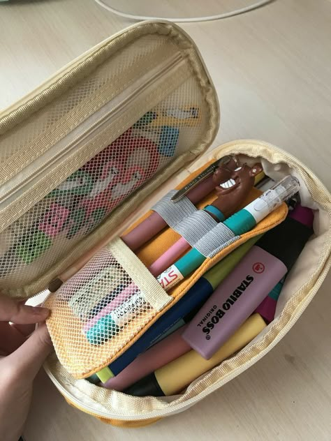 Studying Stationary, Pretty School Supplies, Stationery Obsession, Cute School Stationary, School Bag Essentials, Inside My Bag, Study Stationery, Handbag Essentials, Romanticizing School