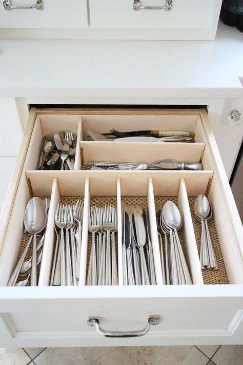 The blogosphere is absolutely filled with beautiful Christmas decorations and gift ideas right now. Am I the only person who isn't decorat... Organiser Cucina, Double Drawer, Kabinet Dapur, Drawer Divider, Kitchen Cabinet Organization, Kitchen Drawers, Kitchen Redo, Cabinet Organization, Kitchen Remodel Idea