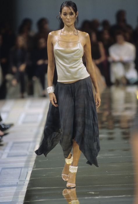 Chloe Runway, Chloe Fashion, Gisele Bündchen, Couture Runway, Runway Collection, Outfit Inspo Fall, Aesthetic Fashion, 90s Fashion, Runway Fashion