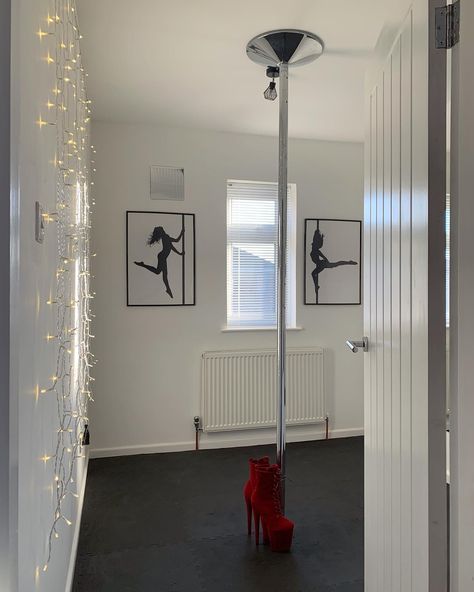 Pole fitness studio at home. Pole Home Studio, At Home Dance Room, Pole Dance Home Studio, Pole Dance Room Ideas, Home Pole Room, At Home Pole Studio, Home Pole Studio Ideas, Home Pole Dance Room, Pole Room Ideas Home