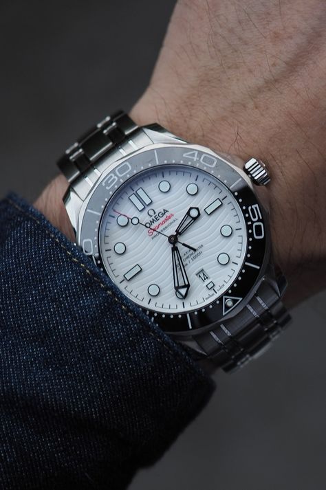 Omega Seamaster Diver 300M Review – Watch Advice Omega Railmaster, Omega Planet Ocean, Omega Seamaster Diver 300m, Omega Seamaster 300, Seamaster 300, Moon Watch, Speedmaster Professional, Omega Seamaster Diver, Omega Speedmaster