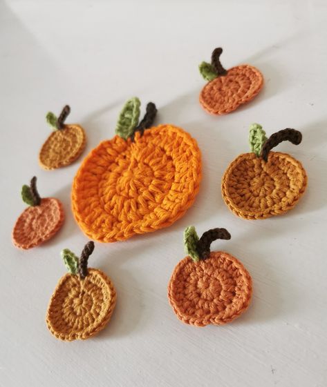 Crochet Pumpkin Applique, Halloween Pumpkin Decorations, Fall Crochet Projects, Crochet Pumpkins, Crochet Flats, Pumpkin Applique, Autumn Pumpkins, Crochet Hair Clips, Fall Crochet