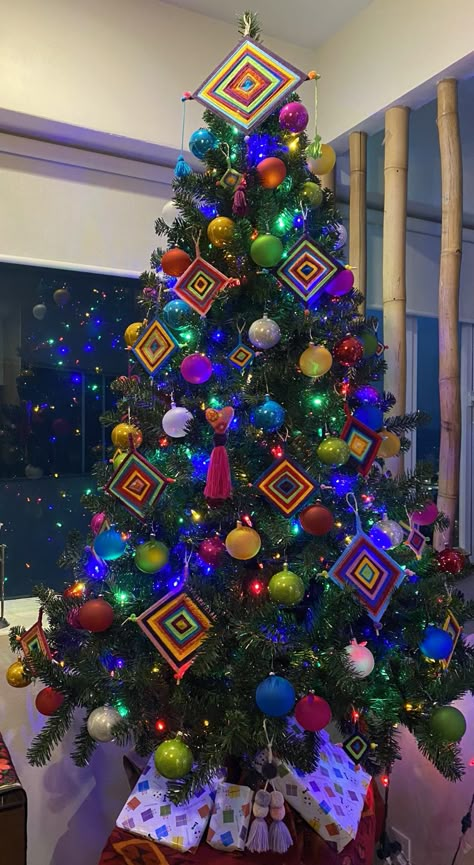 Mexican Christmas Tree, Frida Style, Mexico Christmas, Christmas Tree Inspo, Pretty Crafts, Fiesta Theme Party, Mexican Christmas, Fiesta Theme, Christmas Tree Themes