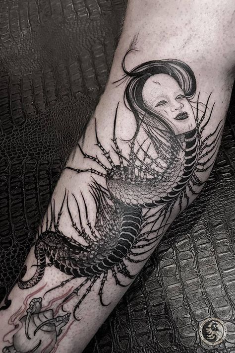 Scary Rib Tattoo, Japanese Gore Tattoo, Creepy Snake Tattoo, Creepy Centipede Tattoo, Centipedes Tattoo, Centepide Tattoo Arm, Macabre Tattoo Ideas, Centapeid Tattoo Design, Centipede Back Tattoo