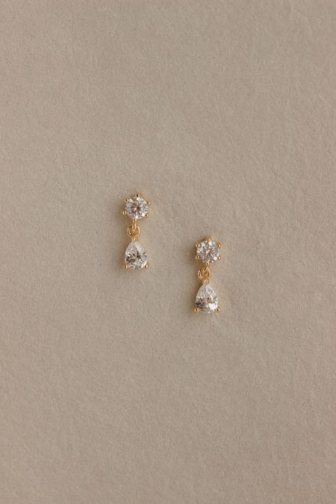 Small White Stone Earrings Gold, Simple Stone Earrings, Small Ring Earrings, Small Stone Earrings Gold, Simple Studs Gold, Simple Gold Earrings For Daily Use Studs, Small Indian Earrings, Anting Emas Simple, Jewelry Design Earrings Gold