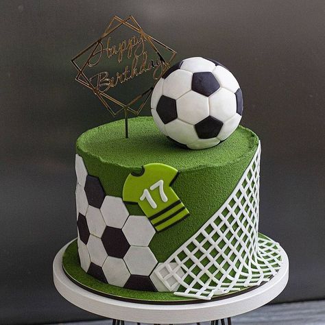 CAKENEST | HOMEBAKERS CLUB on Instagram: “Football ⚽️ 🥅 Cake 🥰🥰 . Cake 🎂 By @murrrrr26 💕❤️ •••••••••• . . DM for Queries and Orders ❤️ Delivering PAN India 🇮🇳 . . . . Follow…” Football Cakes For Boys, Football Cake Design, Football Themed Cakes, Soccer Ball Cake, Soccer Birthday Cakes, Football Birthday Cake, 7th Birthday Cakes, 8th Birthday Cake, Soccer Cake