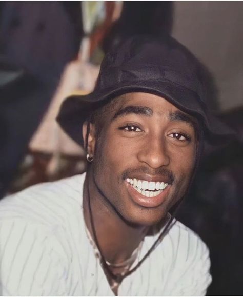 ❤ 1971 - ∞ ❤ on Instagram: “Smile 😍❤…” Tupac Smile, Danny Panthom, Tupac Videos, Tupac Photos, 90s Rappers Aesthetic, Tupac Wallpaper, 90s Rappers, Tupac Quotes, Looks Hip Hop