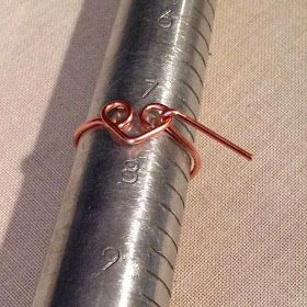 Heart Ring Tutorial, Twist Wedding Ring, Wire Rings Tutorial, Diy Wire Rings, Diy Wire Jewelry Rings, Bead Rings, Wire Jewelry Rings, Diy Jewelry Rings, Wire Craft