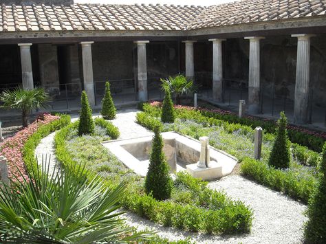 Peristyle and garden with fountain (Plan: F and f) - The House of the "Golden Cupids" at Pompeii, recently restored (Neronian age) Peristyle Garden, Roman Courtyard, Garden With Fountain, Mediterranean Living Rooms, Greek Garden, Roman Garden, Roman House, Greek Decor, Court Yard