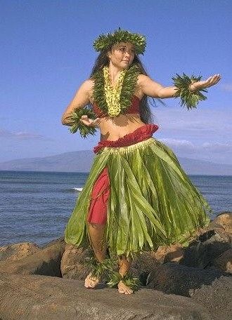 #hula Hawaii Traditional Outfits, Hula Kahiko, Hula Dancing, Ti Leaf, Haku Lei, Hawaii Painting, Hawaii Hula, Authentic Costumes, Ocean Background