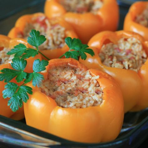 Stuffed Orange Peppers Orange Stuffed Peppers, Orange Pepper Recipes, Things To Eat For Dinner, Ground Turkey Dishes, Best Stuffed Pepper Recipe, Capsicum Recipes, Chicken Artichoke, Ground Turkey Recipes Easy, Turkey Ground