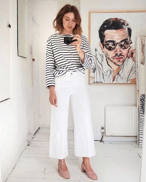 5 Casual-Cool Ways to Wear a Striped T-Shirt for Spring Shirt Spring Outfit, Brittany Bathgate, White Wide Leg Jeans, Minimalist Moda, Striped Long Sleeve Tee, Looks Street Style, Instagram Outfits, Striped T Shirt, Ladies Dress Design