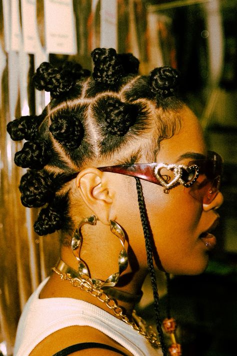 Braids 90s Hairstyles, African American Culture Aesthetic 90s, 90s Rnb Hairstyles, Black British Culture, Black Hair Shop Aesthetic, 90s Accessories Aesthetic, 1990s Hairstyles Black Women, Throwback Hairstyles 90s Hair Black, Black American Aesthetic