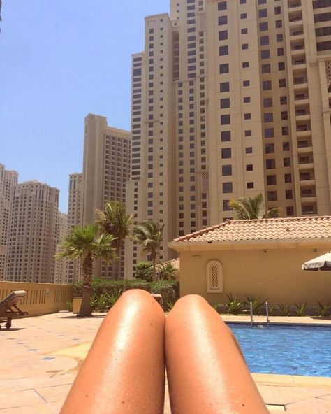 31 Crazy things nothing can prepare you for when you move to Dubai. The good, the bad, the weird and the wonderful of expat life in the desert listed in one ridiculous list on While I'm Young and Skinny, a Dubai based travel blog from a girl who is living the dream. She thinks? Moving To Dubai, Dubai Living, Dubai Nightlife, Dubai Trip, Dubai Video, Dubai Beach, Dubai Vacation, Living In Dubai, Dubai Style